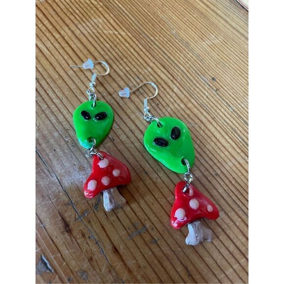 Custom Made Alien Earrings - Picture 1 of 2